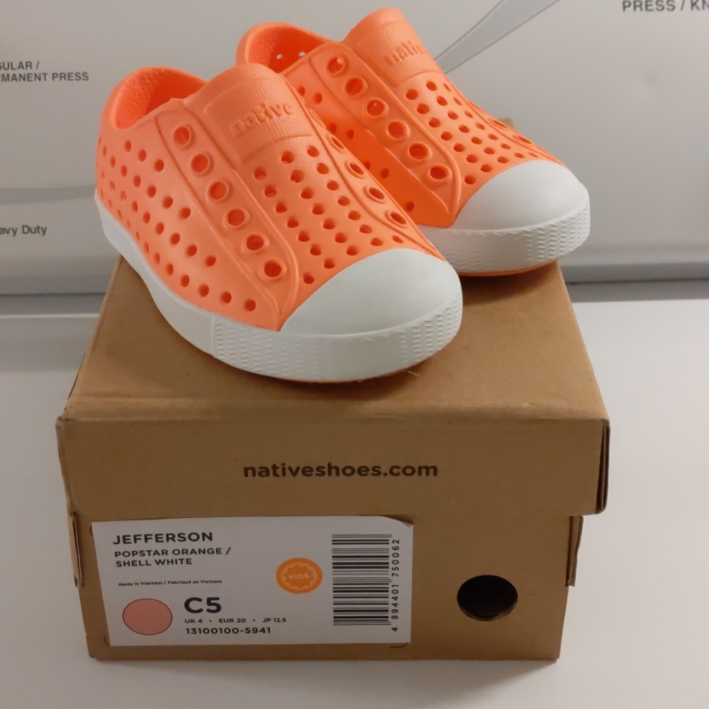 Native EUC size 5 popstar orange shoes